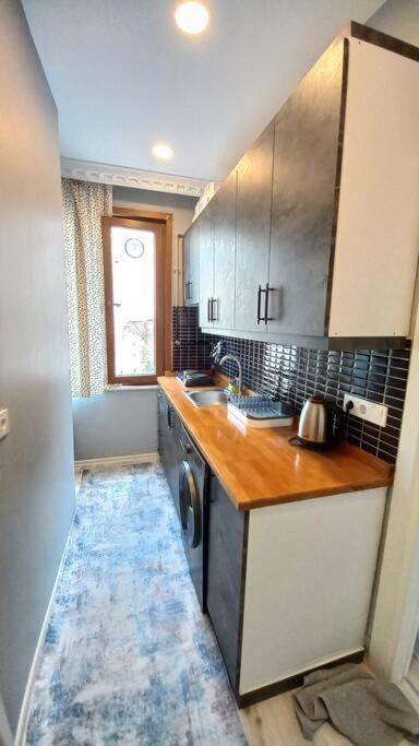 Apartamento Historical Comfy Flat In Beyoglu Tophane, Galata Estambul Exterior foto